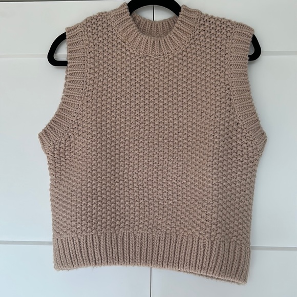 H&M Sweaters - H&M Blush Pink Sweater Vest